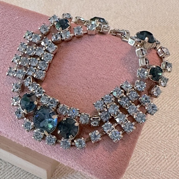 Signed Vintage Kramer Blue Rhinestone Bracelet MCM Tennis Bracelet 7 1/4” 1950’s - Picture 3 of 14